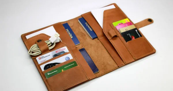 Family travel wallet with 4 passport carrying options