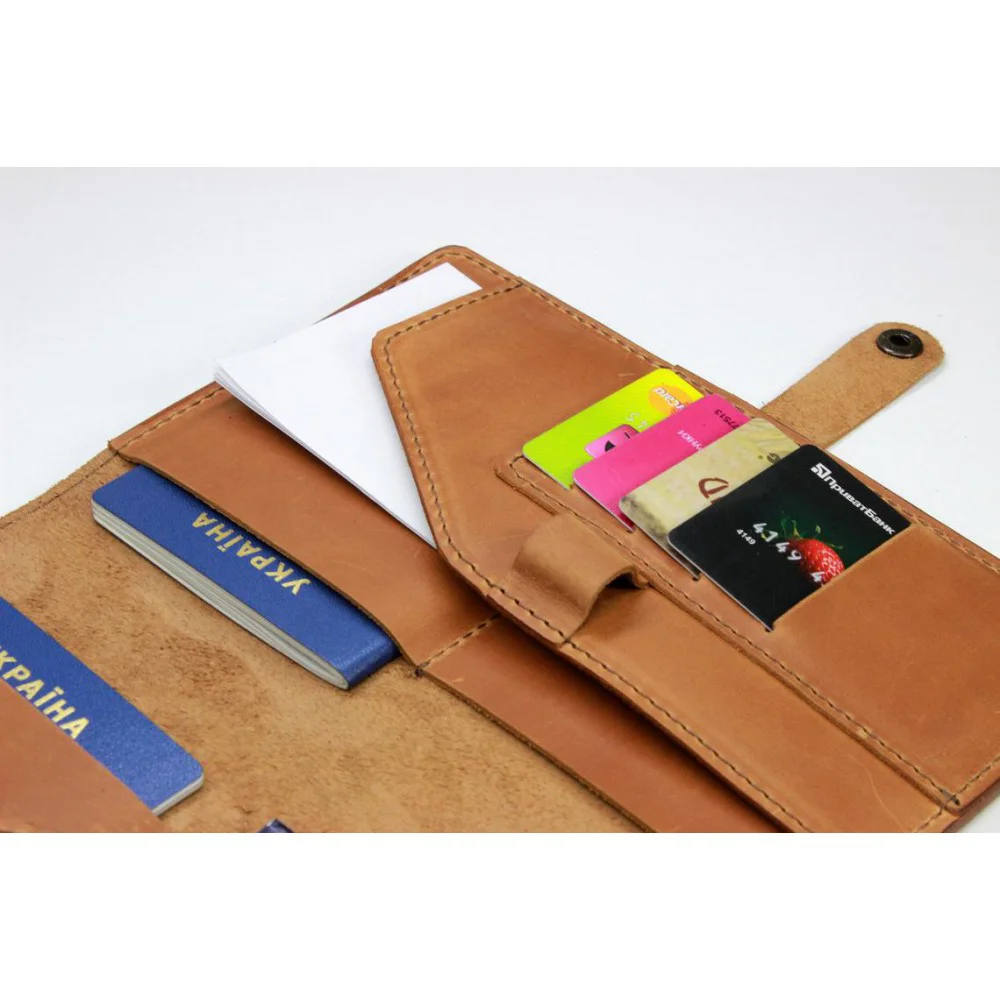 Family travel wallet with 4 passport carrying options