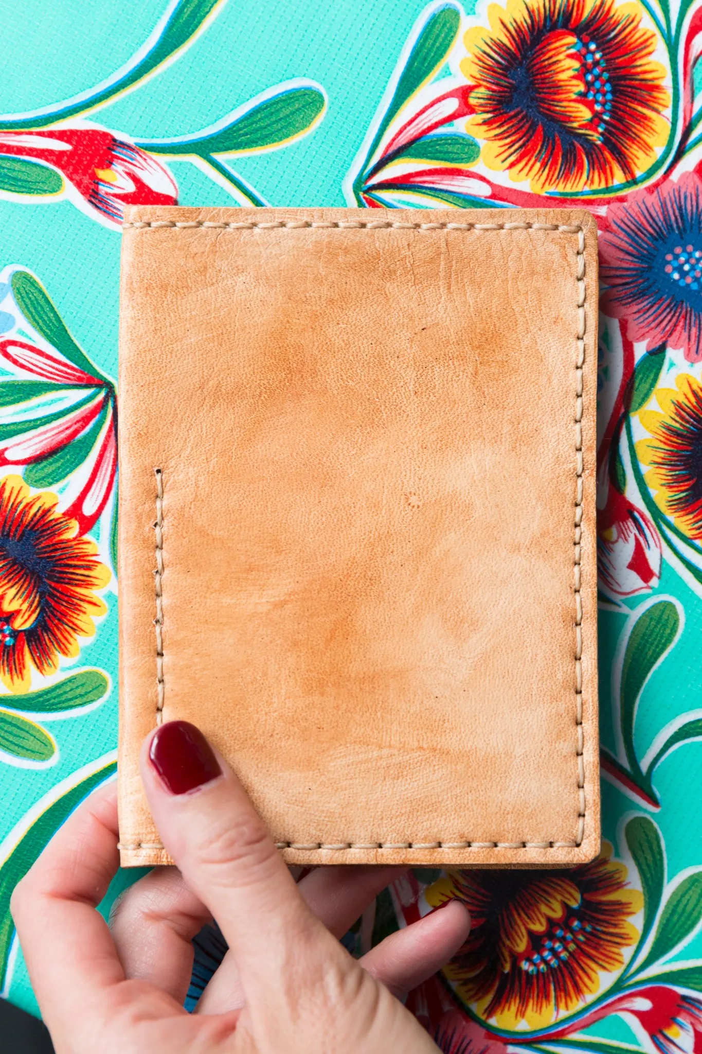 LEATHER PASSPORT CASE // CAMEL