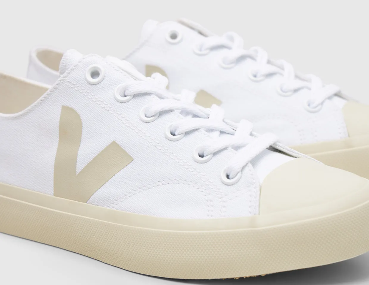 Veja Wata II Low Pierre / White