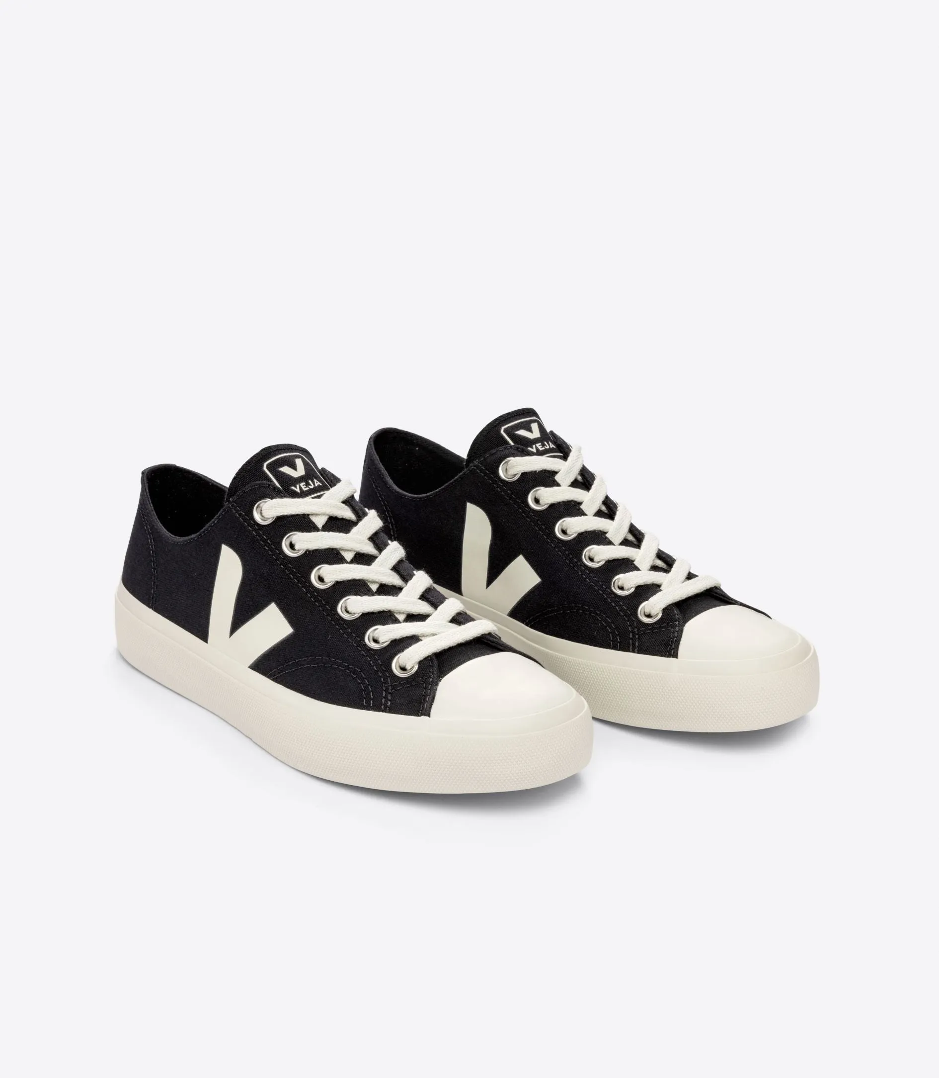 Wata II Low Canvas in Black Pierre from Veja